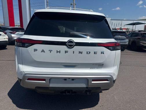 Everest White Pearl Tricoat 2025 Nissan Pathfinder Platinum 4WD