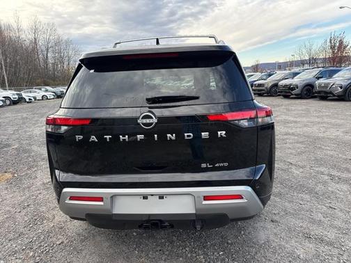 2025 Nissan Pathfinder SL 4WD