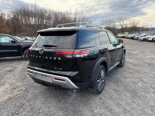 2025 Nissan Pathfinder SL 4WD