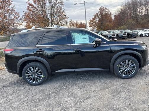 2025 Nissan Pathfinder SL 4WD