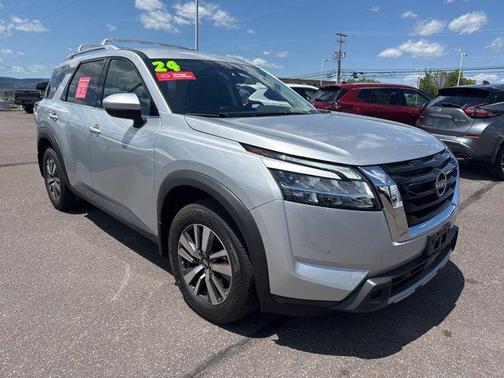 Brilliant Silver Metallic 2024 Nissan Pathfinder SL 4WD