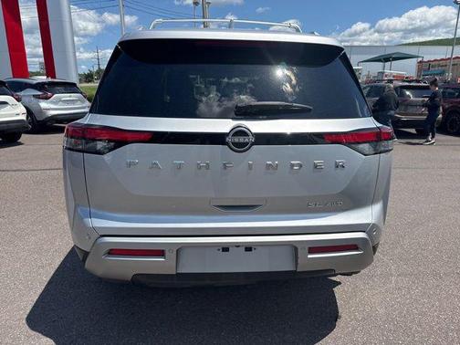 Brilliant Silver Metallic 2024 Nissan Pathfinder SL 4WD