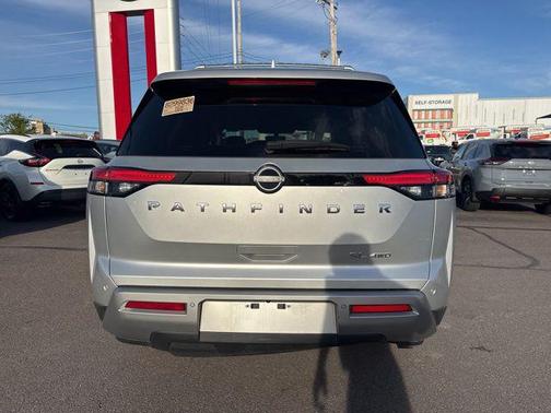 Brilliant Silver Metallic 2024 Nissan Pathfinder SL 4WD
