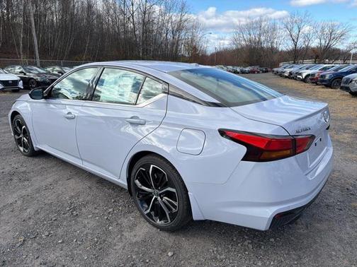 2025 Nissan Altima SR FWD