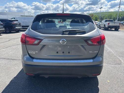 Gun Metallic 2017 Nissan Rogue Sport SL