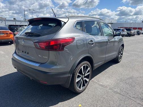 Gun Metallic 2017 Nissan Rogue Sport SL