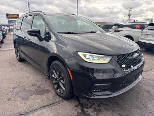 2021 Chrysler Pacifica Touring AWD