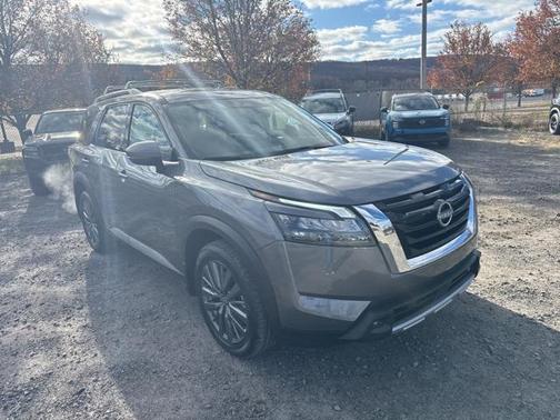 2025 Nissan Pathfinder SL 4WD