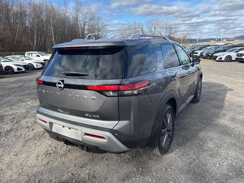 2025 Nissan Pathfinder SL 4WD