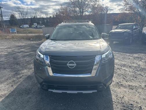 2025 Nissan Pathfinder SL 4WD