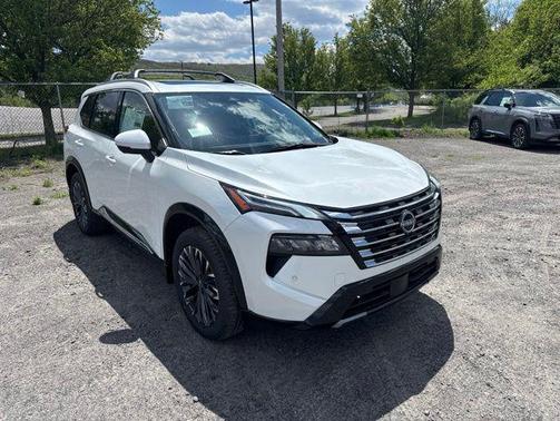 Everest White Pearl Tricoat 2026 Nissan Rogue Platinum