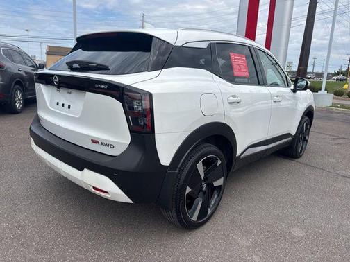 Aspen White Tricoat 2025 Nissan Kicks SR