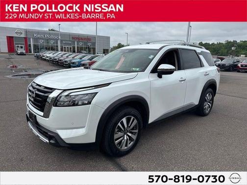 Everest White Pearl Tricoat 2025 Nissan Pathfinder SL 4WD