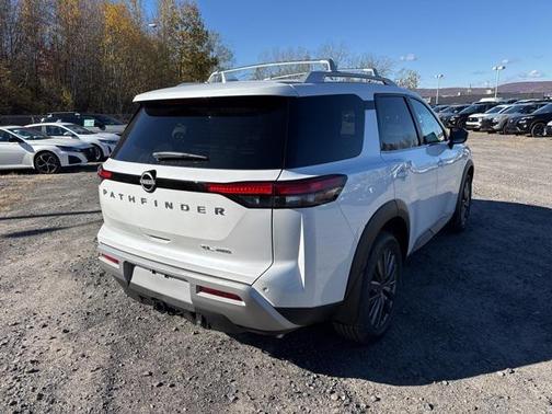 2025 Nissan Pathfinder SL 4WD