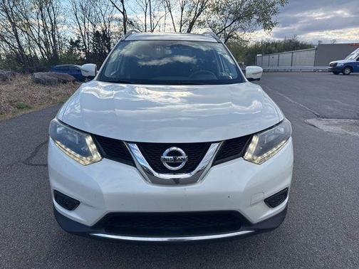 Pearl White 2015 Nissan Rogue SV