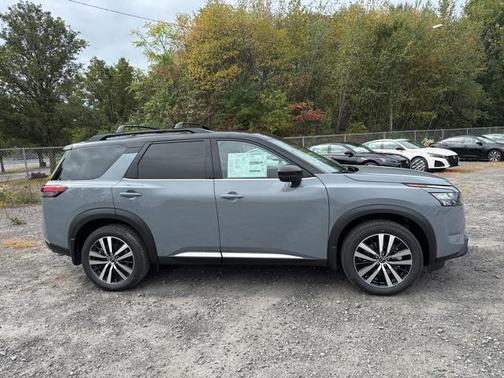 2025 Nissan Pathfinder Platinum 4WD
