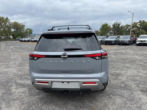 2025 Nissan Pathfinder Platinum 4WD