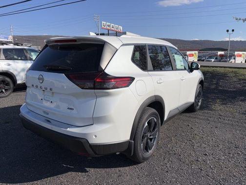 Everest White Pearl Tricoat 2026 Nissan Rogue SV