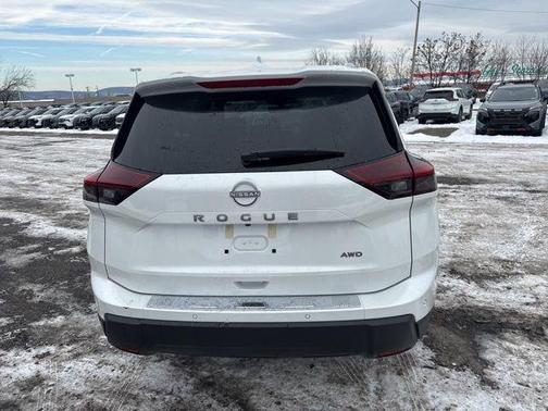 Everest White Pearl Tricoat 2026 Nissan Rogue SV