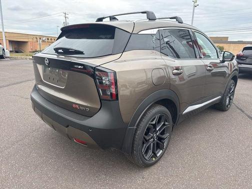 Canyon Bronze Metallic 2026 Nissan Kicks SR