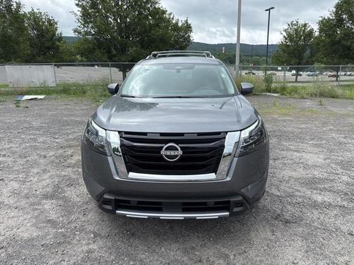 2025 Nissan Pathfinder SL 4WD