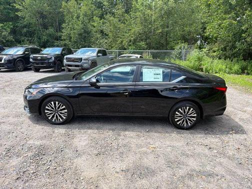 Super Black 2026 Nissan Altima 2.5 SV