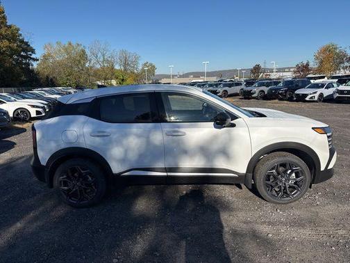 Aspen White Tricoat 2026 Nissan Kicks SR