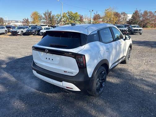 Aspen White Tricoat 2026 Nissan Kicks SR