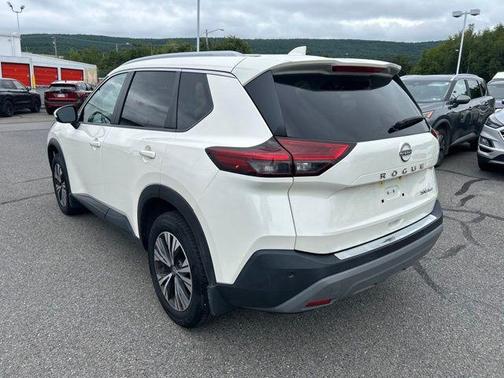 Pearl White Tricoat 2023 Nissan Rogue SV
