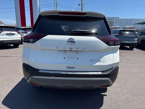 Pearl White Tricoat 2021 Nissan Rogue SV