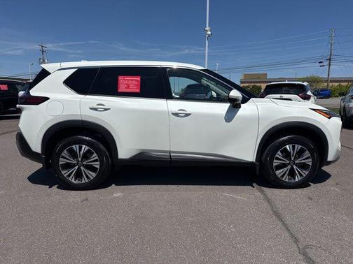 Pearl White Tricoat 2021 Nissan Rogue SV