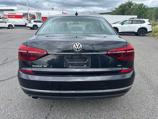 Deep Black 2017 Volkswagen Passat 1.8T SE