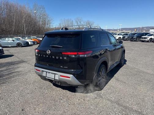 2025 Nissan Pathfinder SL 4WD
