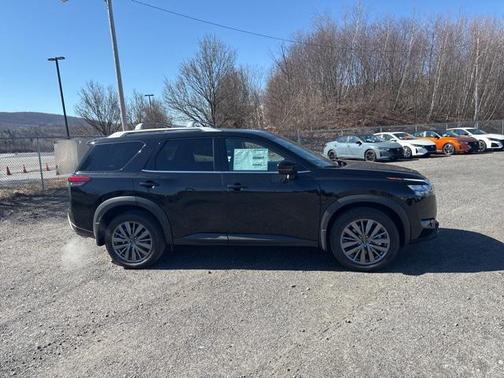 2025 Nissan Pathfinder SL 4WD