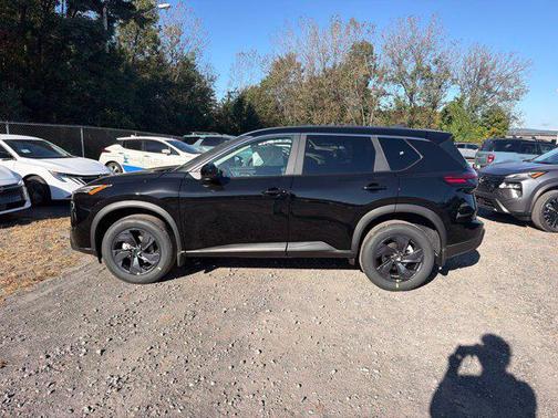 Super Black 2027 Nissan Rogue SV