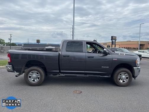 2022 RAM 2500 Tradesman Crew Cab 4x4 6'4' Box