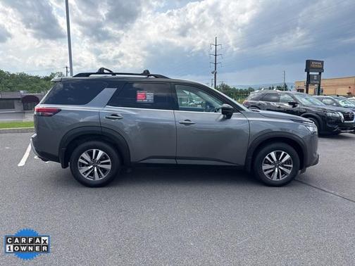 2022 Nissan Pathfinder SL 4WD