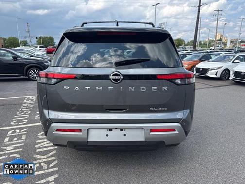 2022 Nissan Pathfinder SL 4WD