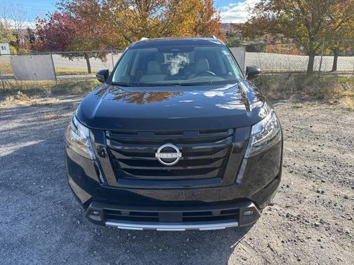 2025 Nissan Pathfinder SL 4WD