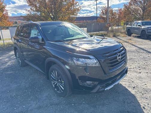 2025 Nissan Pathfinder SL 4WD