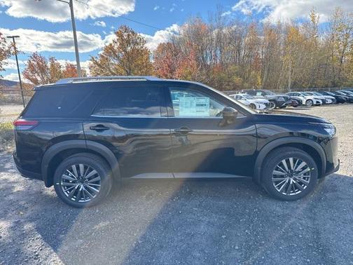 2025 Nissan Pathfinder SL 4WD