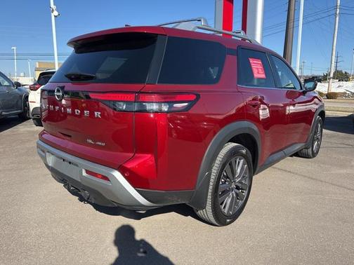 2023 Nissan Pathfinder SL 4WD