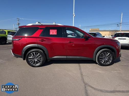 2023 Nissan Pathfinder SL 4WD