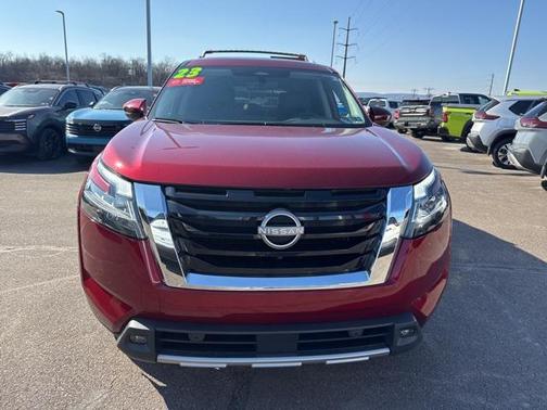 2023 Nissan Pathfinder SL 4WD