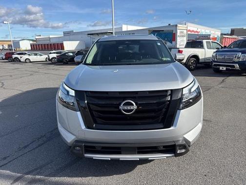 2025 Nissan Pathfinder SL 4WD