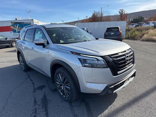 2025 Nissan Pathfinder SL 4WD