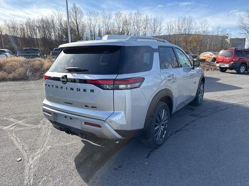 2025 Nissan Pathfinder SL 4WD