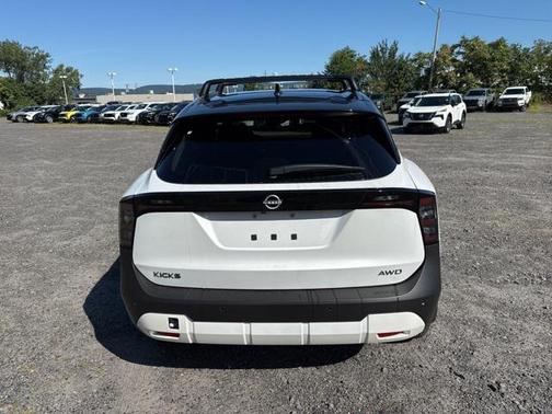 2025 Nissan Kicks SV
