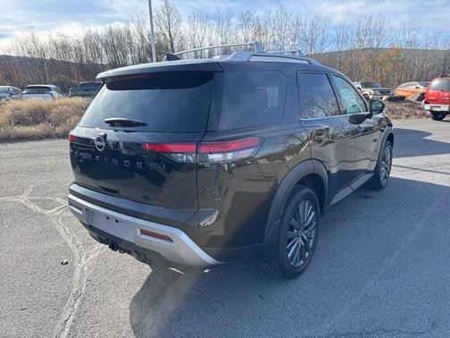 2025 Nissan Pathfinder SL 4WD