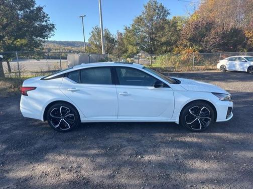 2025 Nissan Altima SR FWD